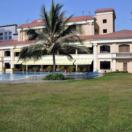 The Classique Club Bombay Extérieur photo