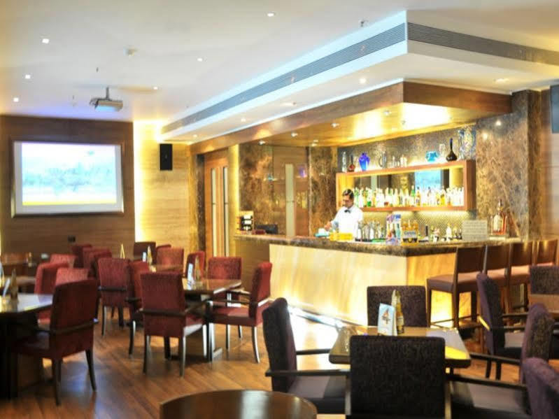 The Classique Club Bombay Extérieur photo