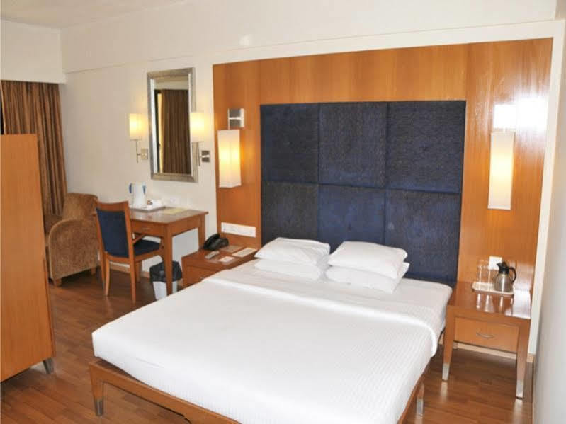 The Classique Club Bombay Extérieur photo