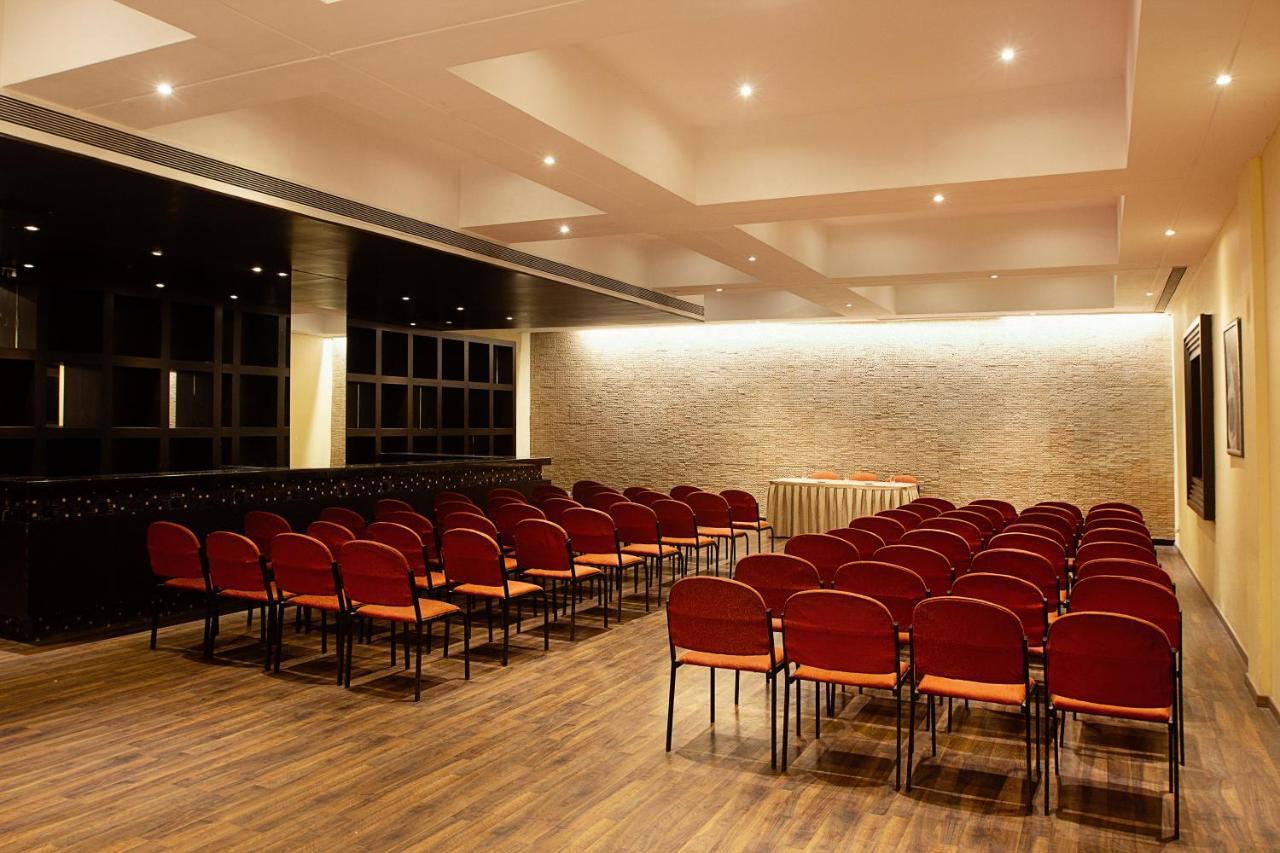 The Classique Club Bombay Extérieur photo