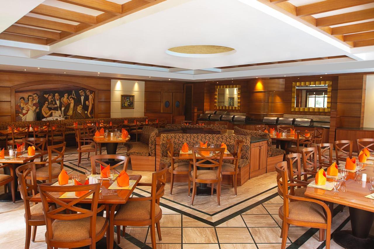 The Classique Club Bombay Extérieur photo