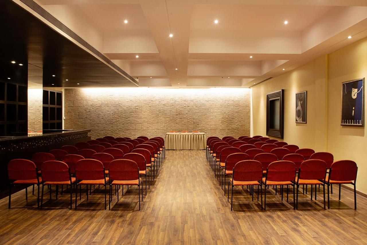 The Classique Club Bombay Extérieur photo