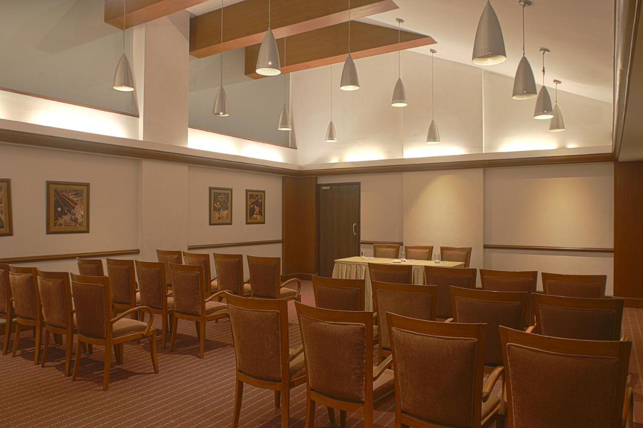 The Classique Club Bombay Extérieur photo