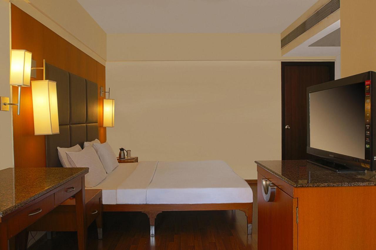 The Classique Club Bombay Extérieur photo